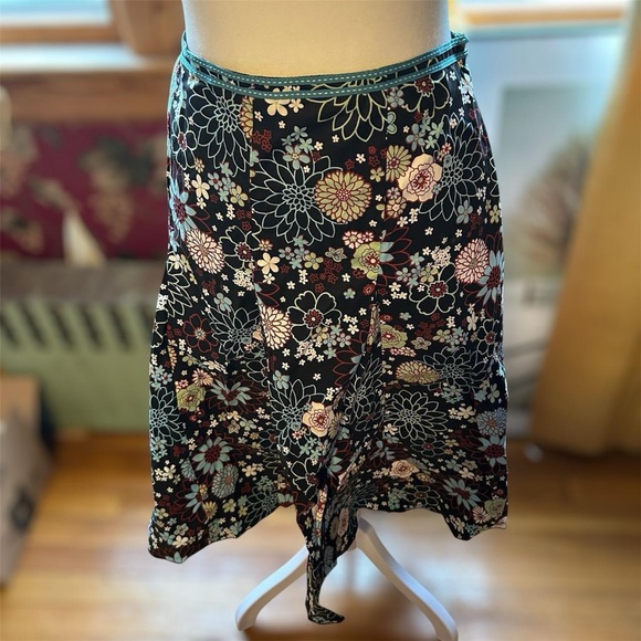 NWOT Lapis Black Floral Skirt with Blue Trim XL - Picture 2 of 7